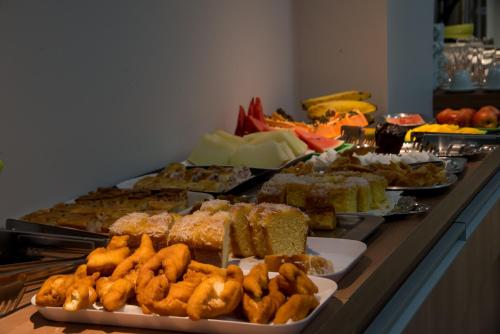 Comida en o cerca de este hotel
