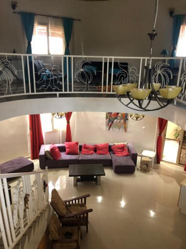 a living room with a couch and a chandelier at Villa case authentique , in Saly Portudal