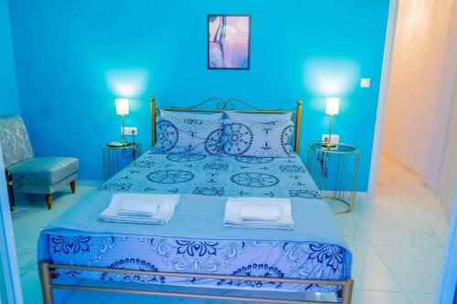 Cama ou camas em um quarto em Vintage Art home on the sea