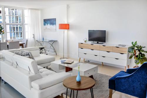 Μια τηλεόραση ή/και κέντρο ψυχαγωγίας στο Seacoast Suites on Miami Beach