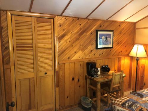 Una cama o camas en una habitación de Bill Cody Ranch