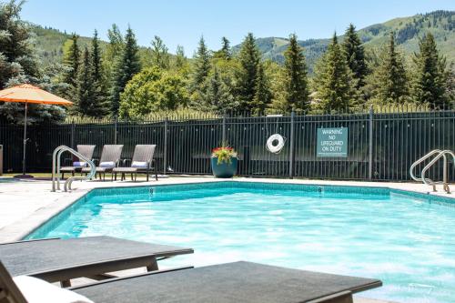 The swimming pool at or close to Park City Peaks