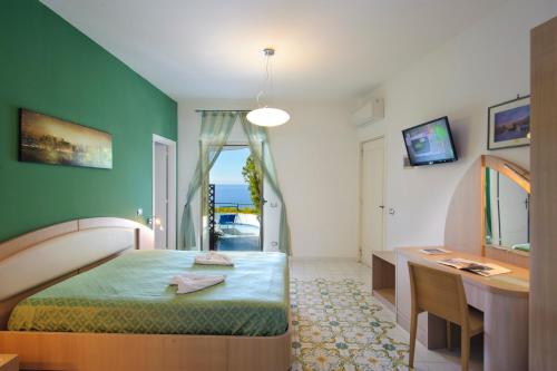 Postel nebo postele na pokoji v ubytování Hotel Il Pino