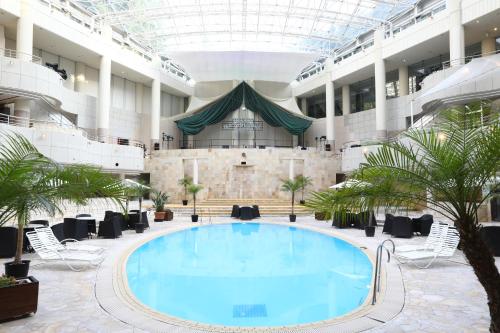a large pool in the middle of a building at Ooedo Onsen Monogatari Hotel Reoma no Mori in Marugame