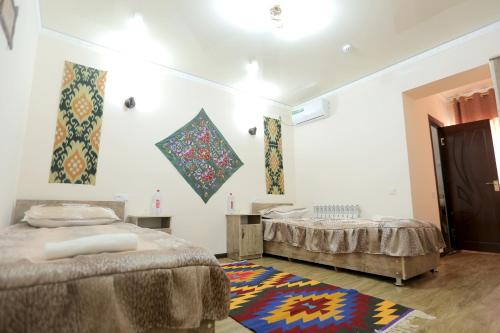 Ένα ή περισσότερα κρεβάτια σε δωμάτιο στο Yulduz Hotel