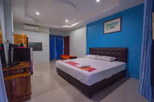 Postel nebo postele na pokoji v ubytování บ้านทิพรัตน์ สัตหีบ