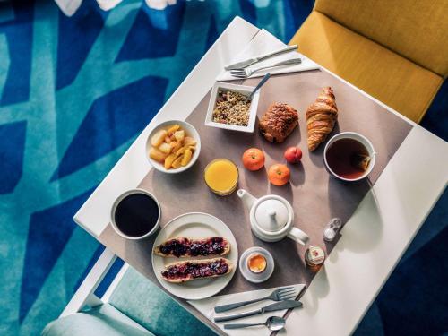 a table with breakfast foods and drinks on it at Mercure Toulouse Centre Saint-Georges in Toulouse