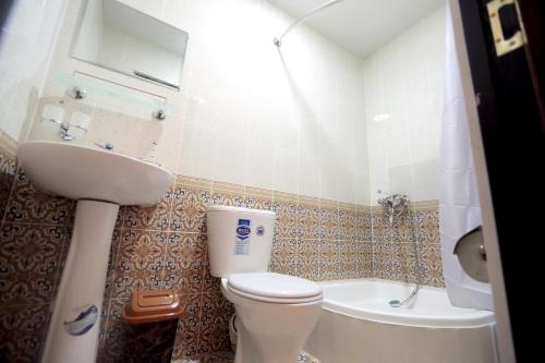Een badkamer bij Yulduz Hotel