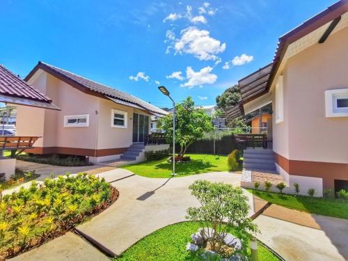 a courtyard of a house with a garden at Diamond Pool Villa@Samui in Koh Samui 