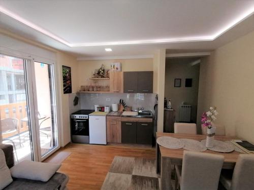 مطبخ أو مطبخ صغير في Lux Apartmani Milovanovic