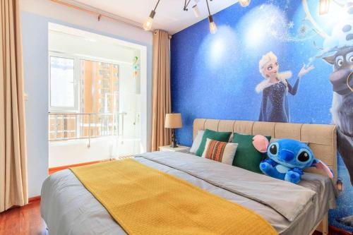 a bedroom with a bed with a painting on the wall at Baoding Lianchi·North China Electric Power University· in Baoding