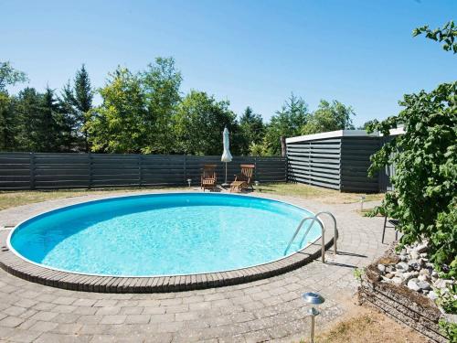 una gran piscina en un patio con una valla en 4 person holiday home in R nde, en Dagstrup