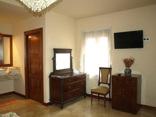 Μια τηλεόραση ή/και κέντρο ψυχαγωγίας στο Hotel Rural Las Águedas