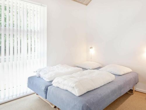 Ένα ή περισσότερα κρεβάτια σε δωμάτιο στο Four-Bedroom Holiday home in Hasle 5