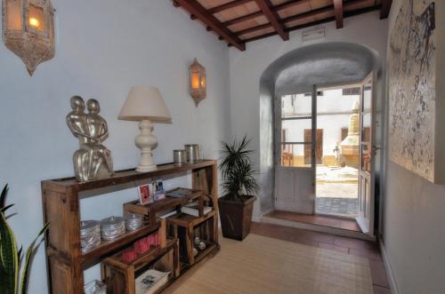 a room with a table with a lamp and a window at Benali Guest House in Tarifa