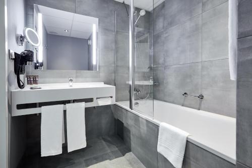 Bilik mandi di Novotel Kraków Centrum