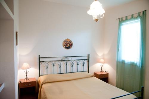 En eller flere senge i et værelse på Casa vacanze VILLA ANGELA in Sicilia con pool house country per 16 guest
