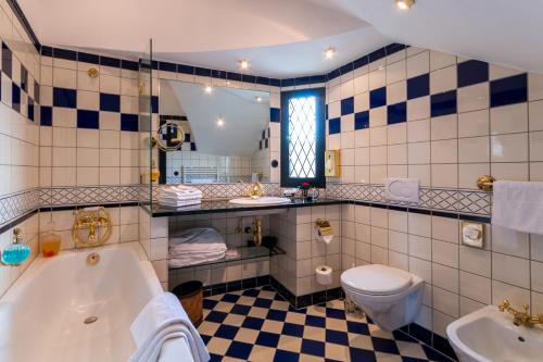 Salle de bains dans l'établissement Burghotel auf Schönburg