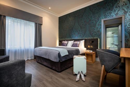 Ліжко або ліжка в номері Brandon Hall Hotel & Spa Warwickshire