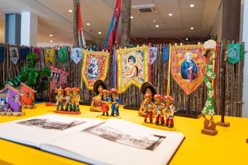 a table with a group of figurines and flags at ibis Styles Campina Grande in Campina Grande