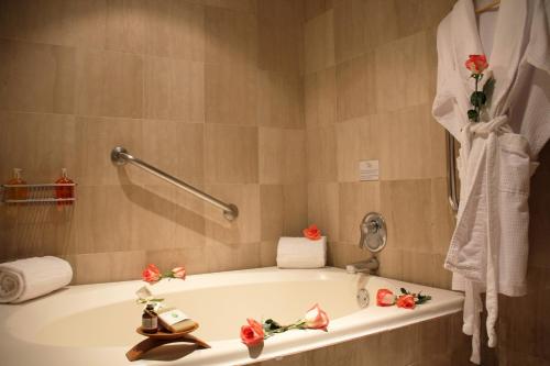 Kylpyhuone majoituspaikassa Bogota Plaza Hotel