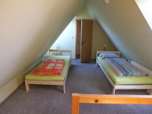 two beds in a room with a attic at Waldblick in Alt Schwerin