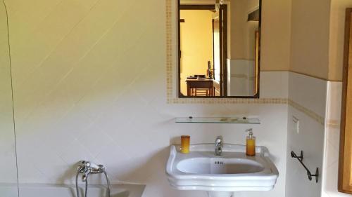 a bathroom with a sink and a mirror at Cerqueti agriturismo in Baschi