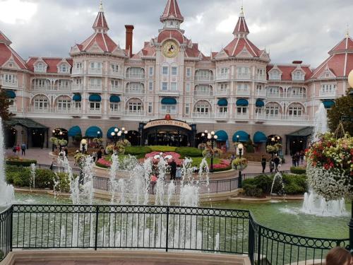 a large building with a fountain in front of it at *SPACIOUS APARTMENT DISNEYLAND PARIS* in Serris