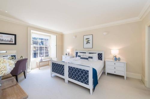 愛丁堡的住宿－JOIVY Luxury 2 bed,2 bath flat with patio, near Calton Hill，相簿中的一張相片