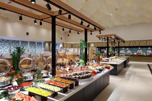 a buffet line with many different types of food at Ooedo Onsen Monogatari Beppu Seifu in Beppu