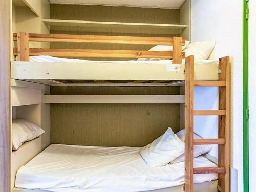 two bunk beds in a room with a ladder at Studio 4 personnes, climatisé, rez de jardin in Saint-Raphaël