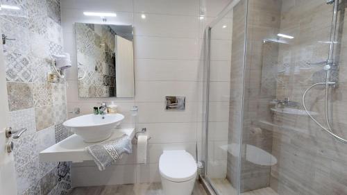Koupelna v ubytování Achilleas Hotel