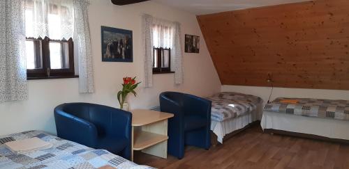 Postel nebo postele na pokoji v ubytování Chalupa U Studánky