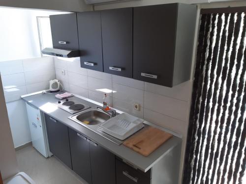 Kuchyň nebo kuchyňský kout v ubytování Apartmani Šime - 1