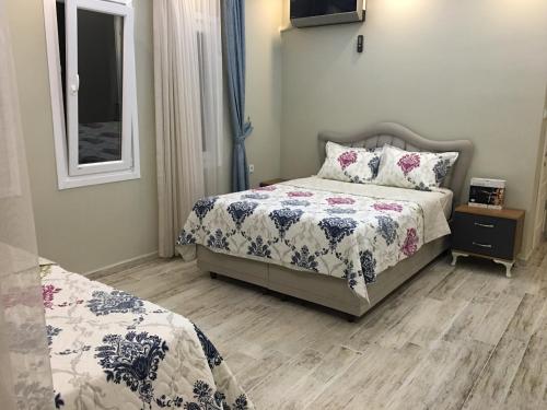 a bedroom with a bed and a window at PASHA APART~BOUTİQUE HOTEL/YALOVA in Yalova