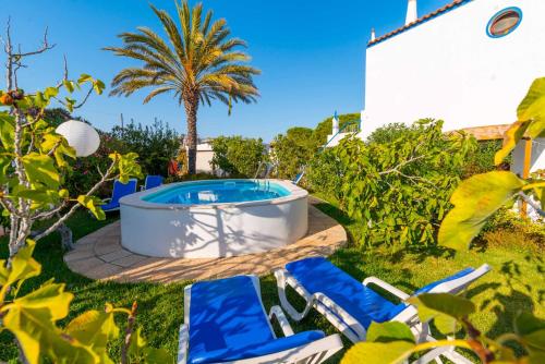 a yard with chairs and a hot tub at Casas Algarvias in Arroteia de Baixo