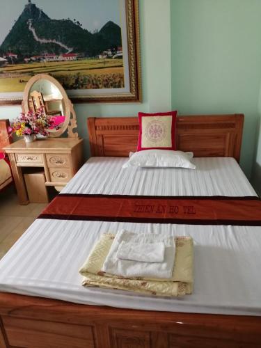Postel nebo postele na pokoji v ubytování Yen Minh Hotel Thien An