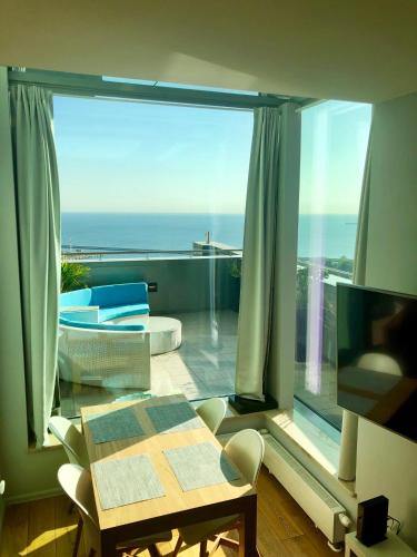 Foto SEA TOWERS PENTHOUSE 28-29 Two-Floors Sea View Panoramic Terrace 110m2 !!! Jacuzzi 6
