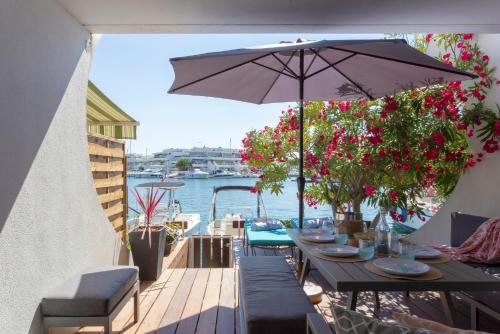 Superbe Marina Spacieuse en face de la Plage!