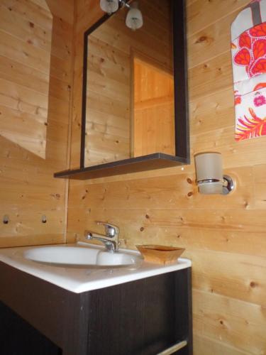 Koupelna v ubytování Gites du Mas Gibert à SAUSSINES entre Nimes et Montpellier