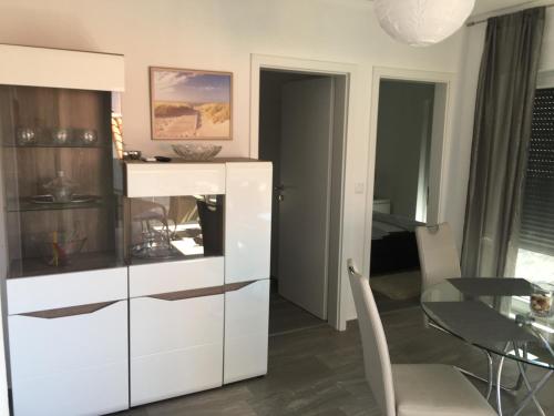 Kuchyňa alebo kuchynka v ubytovaní Apartmani Eden Vrsi Mulo