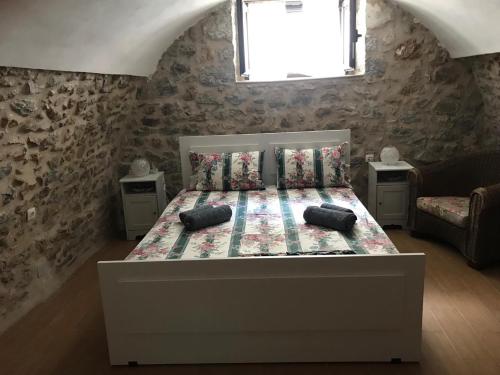 Ένα ή περισσότερα κρεβάτια σε δωμάτιο στο Stonehouse in Mani Penisula