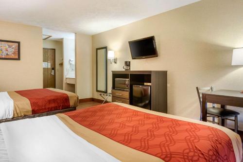 Gallery image of Econo Lodge in Traverse City