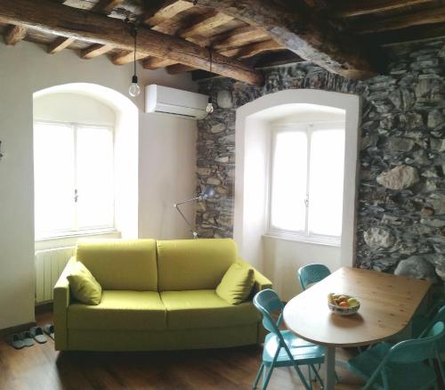 a living room with a couch and a table at La casa di Gigioz in Sestri Levante