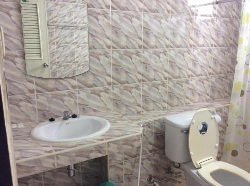Bilik mandi di TKC condo