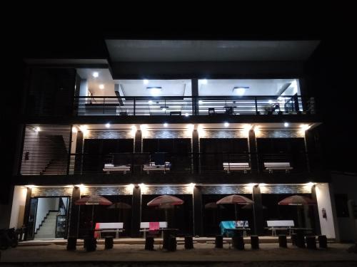 Εστιατόριο ή άλλο μέρος για φαγητό στο Strangers Inn&Bar