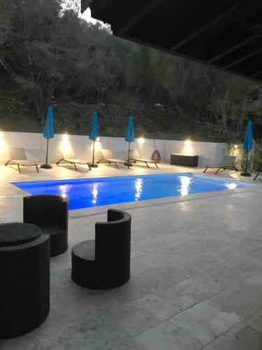 Πισίνα στο ή κοντά στο Grande maison avec piscine