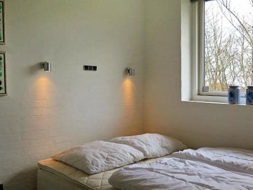 En eller flere senge i et værelse på Three-Bedroom Holiday home in Struer 5