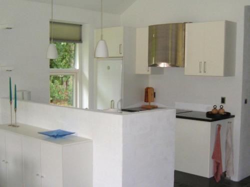 A kitchen or kitchenette at Three-Bedroom Holiday home in Struer 5