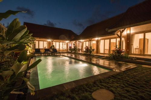 Bazén v ubytování Devan Guest House Canggu nebo v jeho okolí